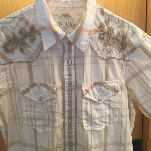 GUESS Short Sleeve Summer Shirt. Medium - Picture 4 of 16